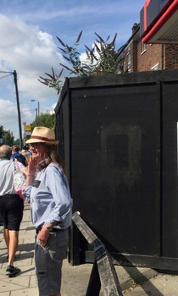 Wimbledon-area shops compete to design tennis storefronts
